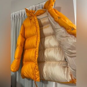 Tna Mega Puff. Look new 80%. Good to use. Size S